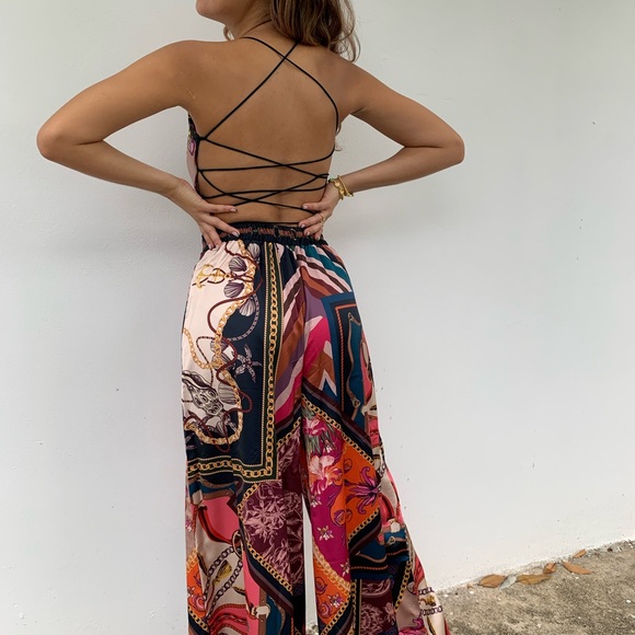 NEVER WORN Two piece set matching satin - Picture 3 of 4